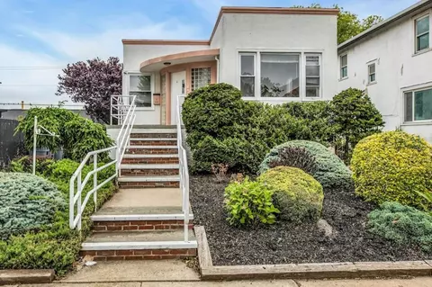 5 E Walnut St, Long Beach, NY 11561