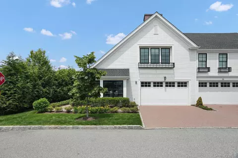 27 Lavender Ln, Rye Brook, NY 10573