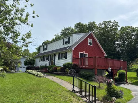6 Windmill Rd, Poughkeepsie, NY 12601