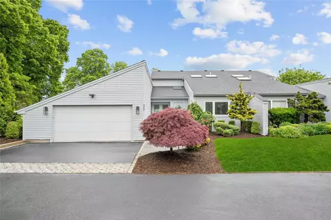 33 Harbour Dr, Blue Point, NY 11715