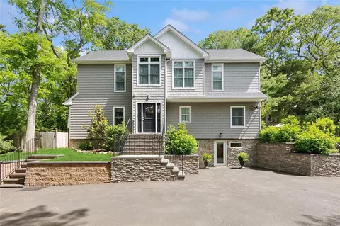 79 Oakside Rd, Smithtown, NY 11787