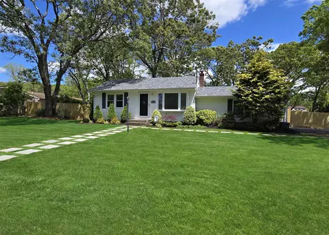 149 S Evergreen Dr, Selden, NY 11784