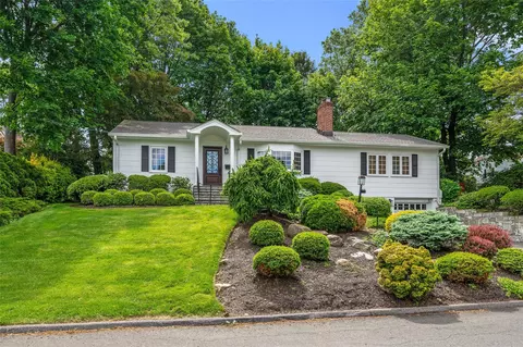 35 Mansfield Rd, White Plains, NY 10605