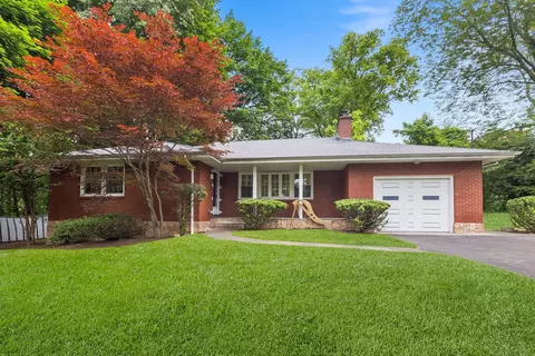 38 Park Ave W, Greenburgh, NY 10607