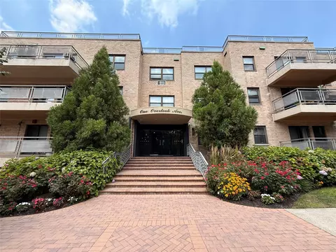 1 Overlook Ave #1L, North Hempstead, NY 11021