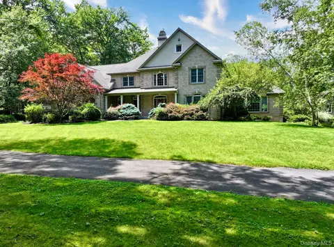 75 Susan Ln, Wallkill, NY 10919