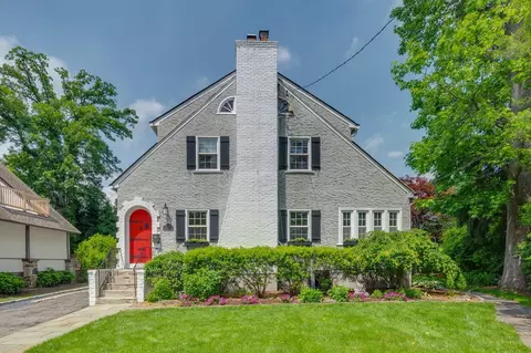 1128 Clay Ave, Pelham, NY 10803