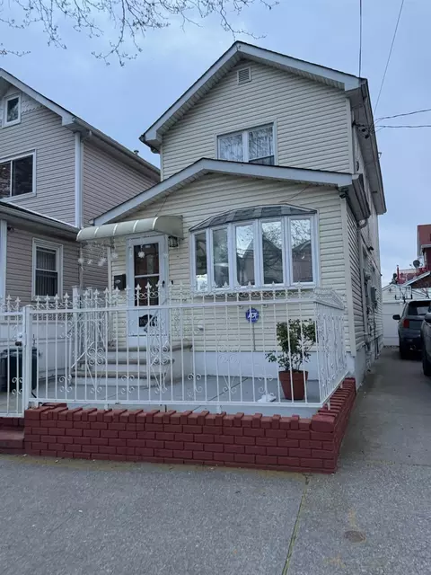 10808 86 St, New York, NY 11417