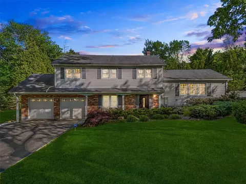 423 Bonnie Ct, Yorktown, NY 10598