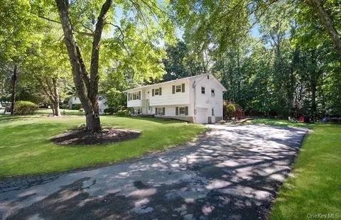 62 Laura Dr, Ramapo, NY 10952