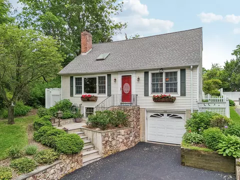 560 Main St, Northport, NY 11768
