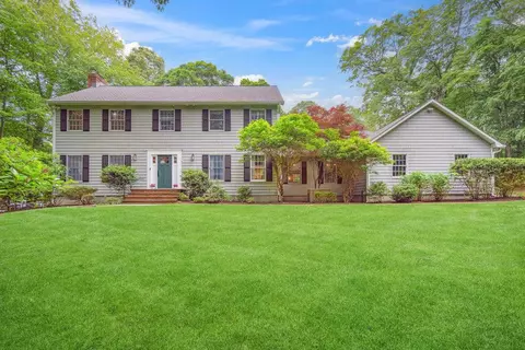 2 Broad Path, Huntington, NY 11743