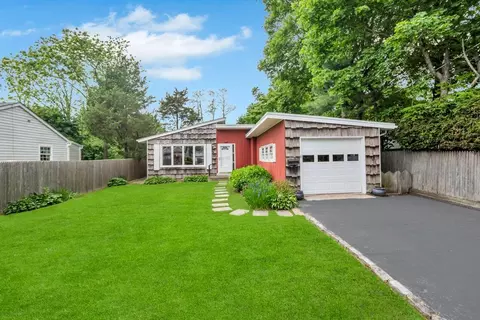 3 9th Ave, Huntington Station, NY 11746