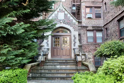 209 Garth Rd #1K, Scarsdale, NY 10583