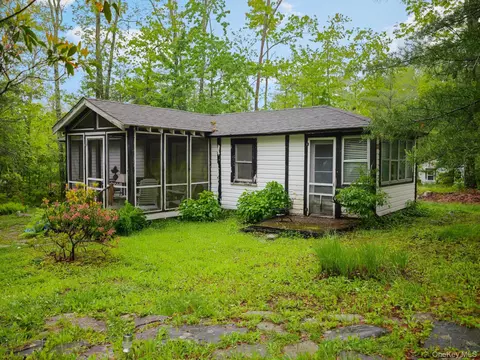 13 Sycamore Trl, Mamakating, NY 12790