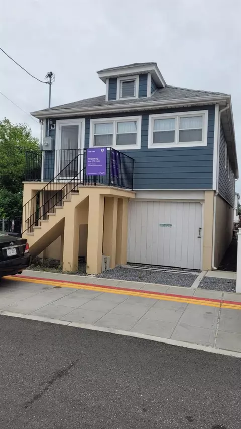 10 W 15th Rd, Far Rockaway, NY 11693
