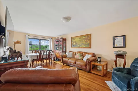94-30 60 Ave #3H, Elmhurst, NY 11373