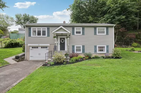 32 Meadow Rd, Cortlandt, NY 10567