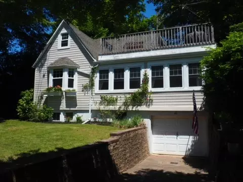 20 Locust Rd, Wading River, NY 11792