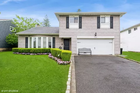 756 Dumont Pl, Valley Stream, NY 11581