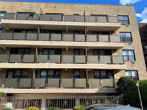 101 Jackson Ave #4A, North Hempstead, NY 11501