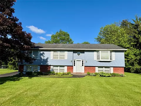 25 White Farm Rd, Dover, NY 12594