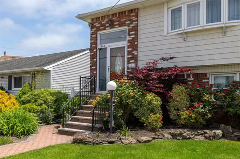 563 Long Beach Rd, Island Park, NY 11558