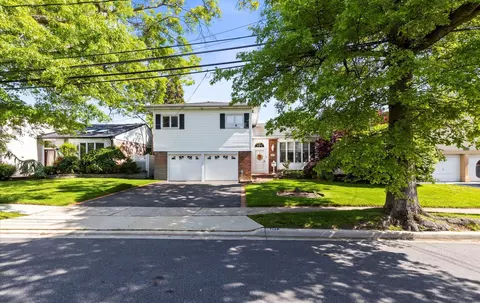 757 Bonnie Dr, Baldwin, NY 11510