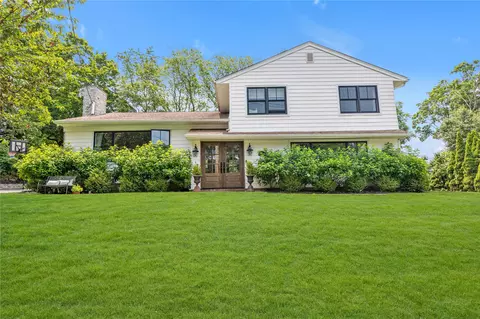 16 Bayview Ave, North Hempstead, NY 11050