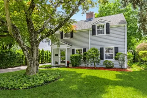 94 Sprague Rd, Scarsdale, NY 10583