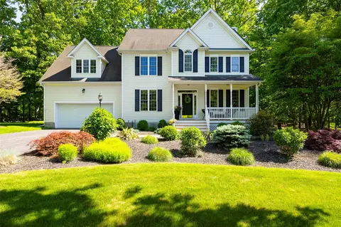 3 Cambridge Ct, Wappingers Falls, NY 12590