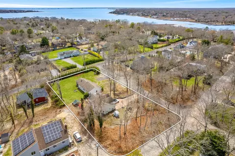 7 Locust St, Hampton Bays, NY 11946