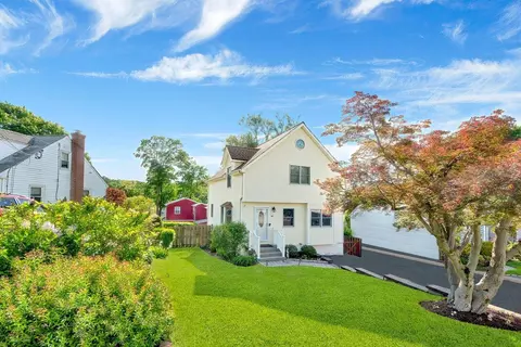 22 Livingston Ave, Mount Pleasant, NY 10595