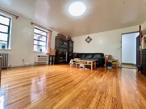 215-19 48 Ave #3C, Bayside, NY 11364