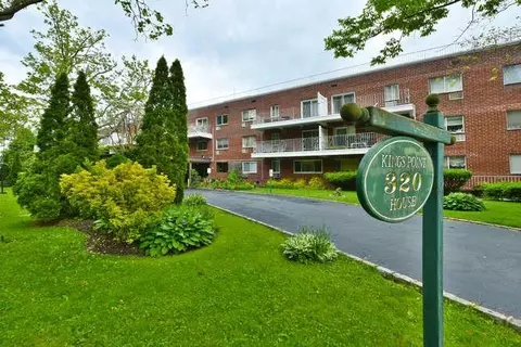 320 E Shore Rd #10C, North Hempstead, NY 11023