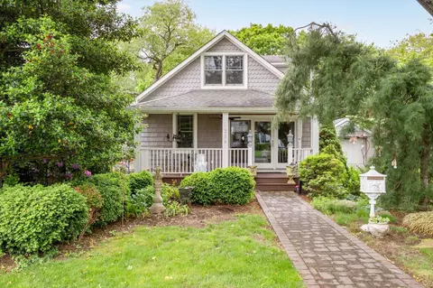 236 Crombie St, Huntington Station, NY 11746