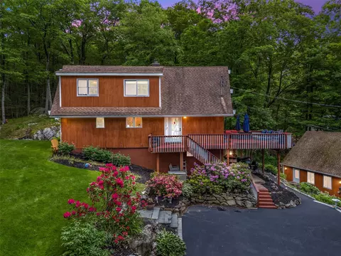 35 Brookside Ave, Putnam Valley, NY 10579