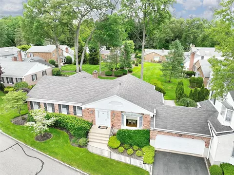 50 Jefferson Ln, Clarkstown, NY 10956