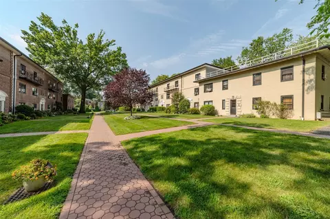 32 Manchester Rd UNIT B26, Eastchester, NY 10709