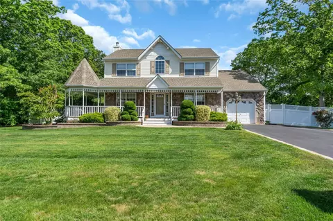 3 Oliver St, Port Jefferson Station, NY 11776