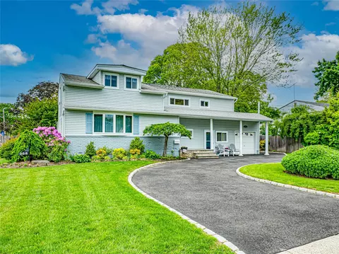 964 Manor Ln, Bay Shore, NY 11706