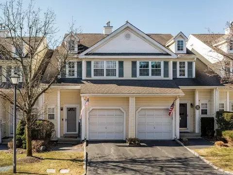 7 Chelsea Dr #7, Smithtown, NY 11787