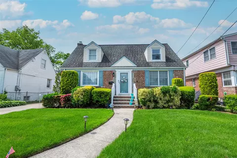 103 Woods Ave, Malverne, NY 11565