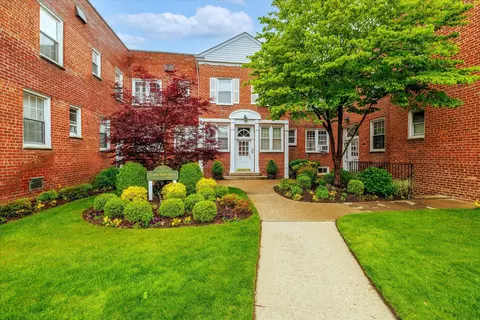 70 S Park Ave #114, Rockville Centre, NY 11570