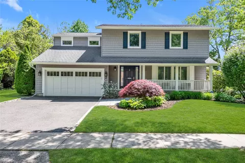 2 Driftwood Dr, North Hempstead, NY 11050