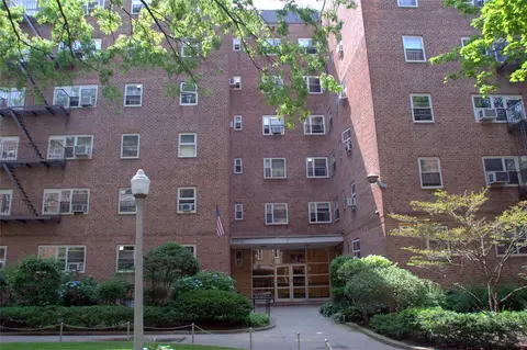 44-69 Kissena Blvd #2P, New York, NY 11355