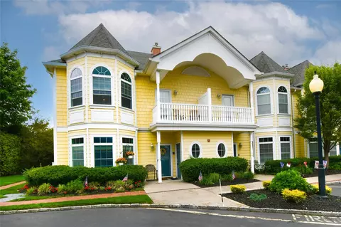 802 Emily Dr, Patchogue, NY 11772