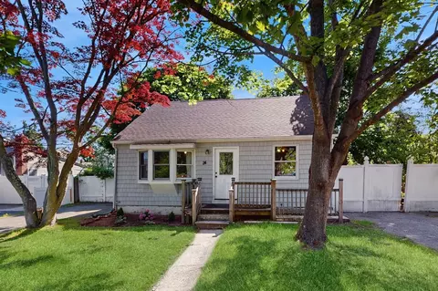24 Smith Ln, Centereach, NY 11720