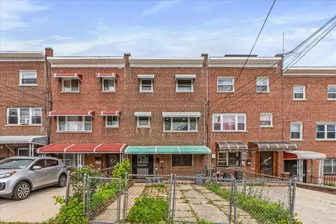 1049 E 219th St, New York, NY 10469