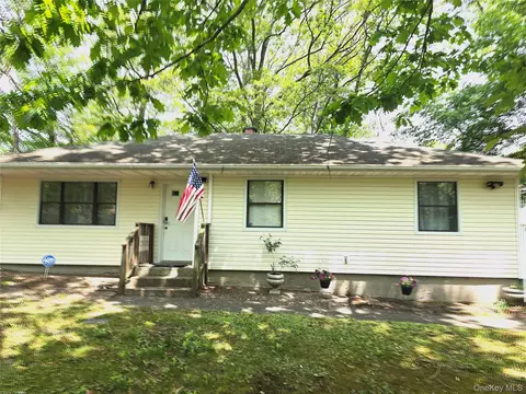 151 Shinnecock Ave, Mastic, NY 11950